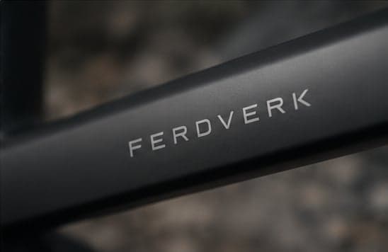 Ferdverk skrevet på overrøret til en sykkel